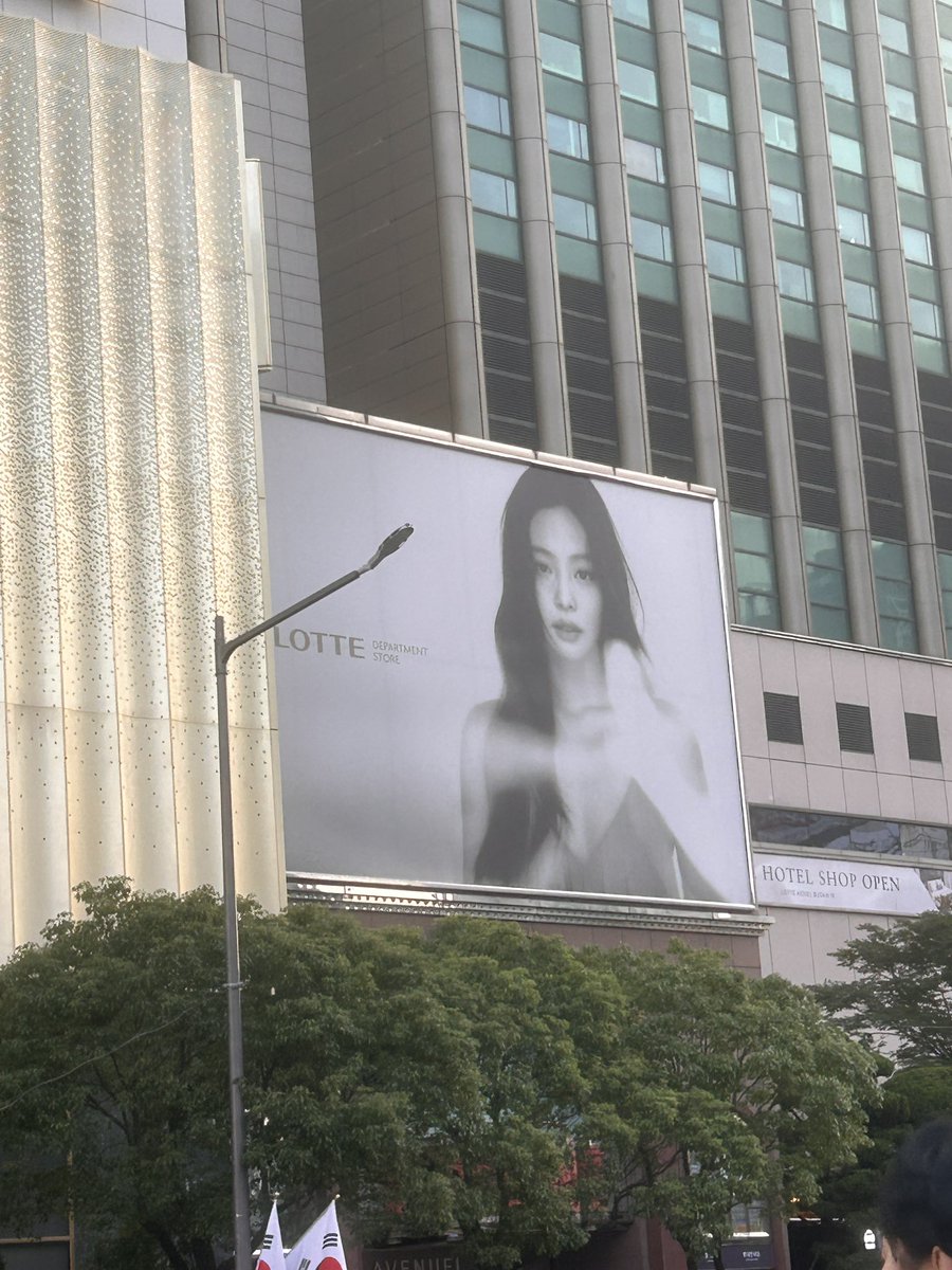 jenniebarajane's tweet photo. 나도 제니 보고 옴☺️☺️❤️ https://t.co/lwajYjetS8