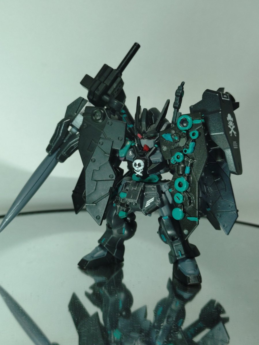 koara_yoshi0's tweet photo. リカルド海賊団の機体。
ダークハウンド風でカラーは暗めの眼帯つけてます。
ペーパープランでフルクロス仕様も。
海賊王に俺はなる！！
#モビルスーツアンサンブル
#みんなのMSEカスタマイズ祭り https://t.co/Kr1O6Dd8rG