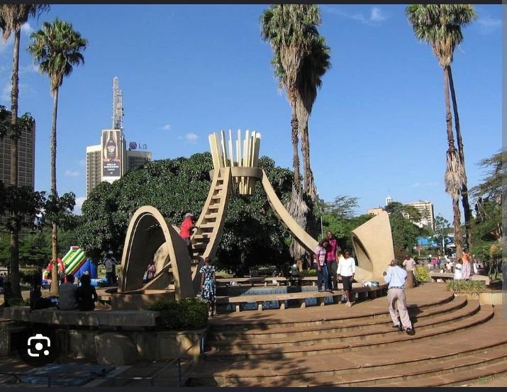 underscorekk's tweet photo. Parks in 1970 in Kenya vs South African Parks in 1970.

What a shame https://t.co/S19YbrNvs2