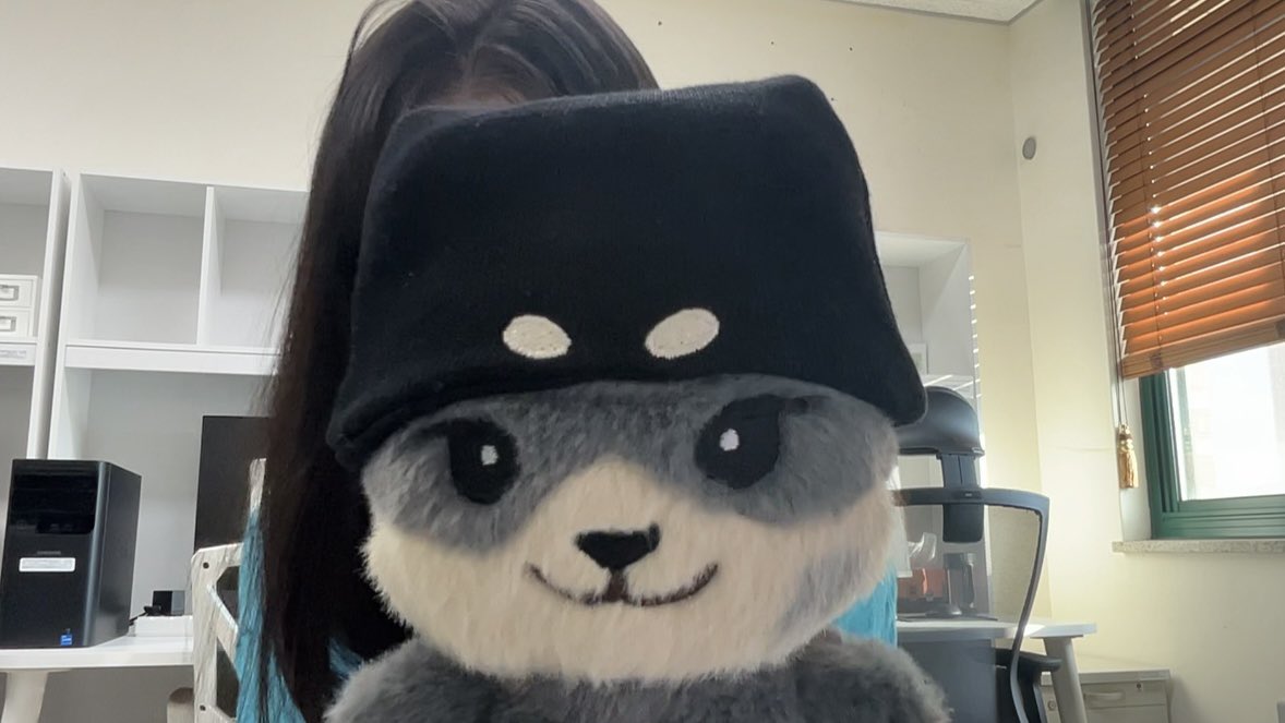 e2bbi2's tweet photo. 도쥬니 데리고 공부하러 왔는데
도훈이가 왔어요 https://t.co/uzEjyepPRv