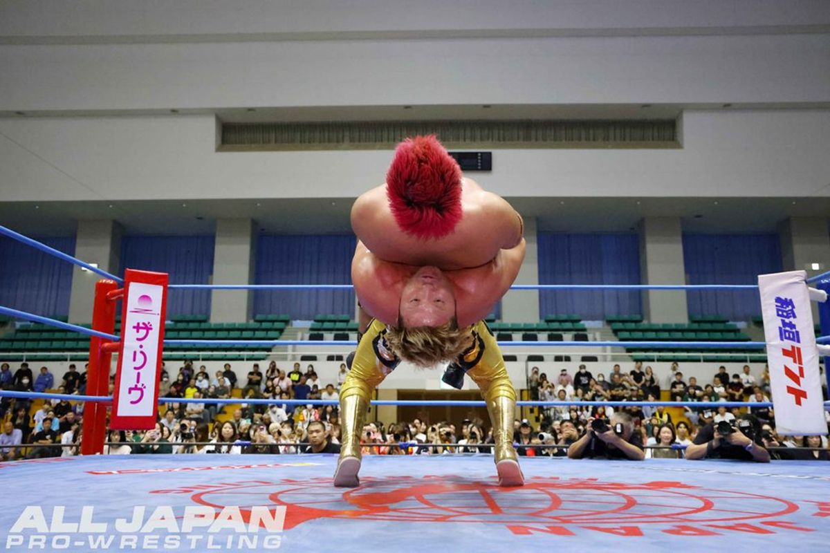 ProresuToday's tweet photo. 【全日本】宮原健斗がシャットダウンで本田竜輝を粉砕！絶対王者の貫禄を見せつけ奇跡は起きないと断言「どうだこれが現実だ」 
https://t.co/chl5Y6FQuc 
#ajpw https://t.co/I1fZveZiaW