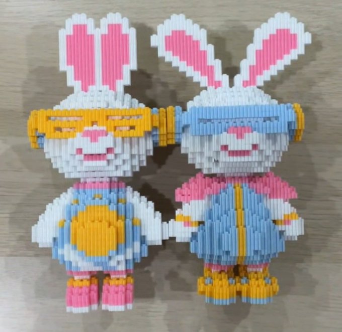 FleurDelune0304's tweet photo. ขอขอบคุณ คุณ @slpyct_ สำหรับการสละแรงและเวลากว่า 20 ชั่วโมงในการต่อเลโก้น้องกระต่ายทั้ง 2ตัว ให้กับทางเรา และขอบคุณที่มาอบเค้กแครอทให้เรา ทำให้ทุกคนที่มาคาเฟ่ได้ทานเค้กแครอทแสนอร่อยทั้งสองวันด้วยนะคะ https://t.co/PR1t9FIeAO
