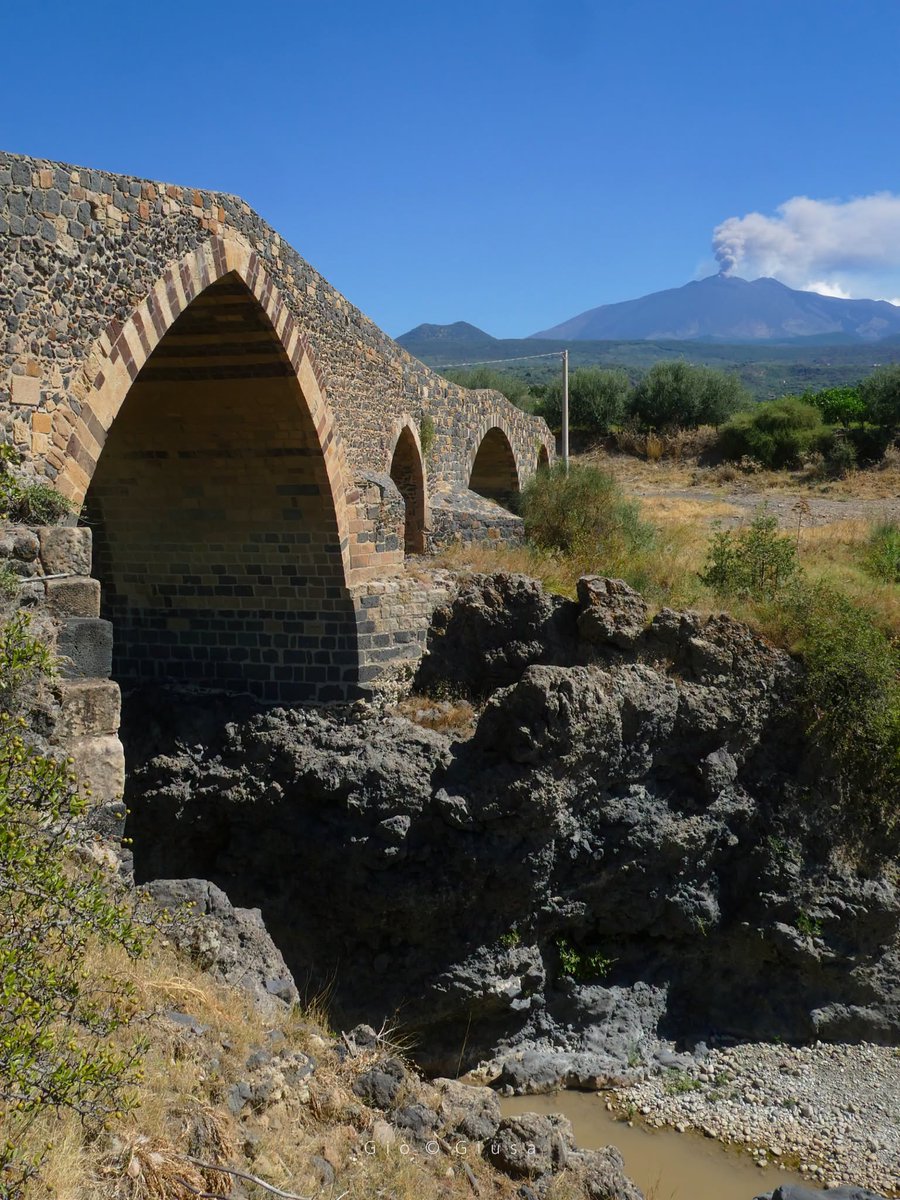 VisitSicilyOP's tweet photo. Do you Know Ponte dei Saraceni? Built in lava stone with pointed arches of original Roman construction, it has a markedly Arab-Norman style.
📷 Giò Giusa
#visitsicilyinfo #pontedeisaraceni #adrano #catania #bridge #architecure https://t.co/AG6d5SVfJk