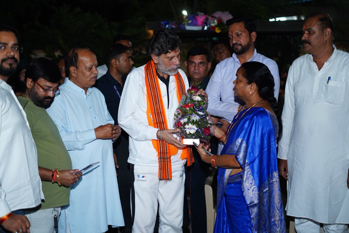 KiranDeoBJP's tweet photo. रायपुर निवास में साजा विधायक श्री ईश्वर साहू जी से आत्मीय मुलाकात हुई। इस अवसर पर विभिन्न विषयों पर सार्थक चर्चा एवं विचार-विमर्श हुआ।

आपके स्नेह एवं शुभकामनाओं हेतु सादर आभार व्यक्त करता हूं।

@ishwarsahumla https://t.co/GZeax01Aw3