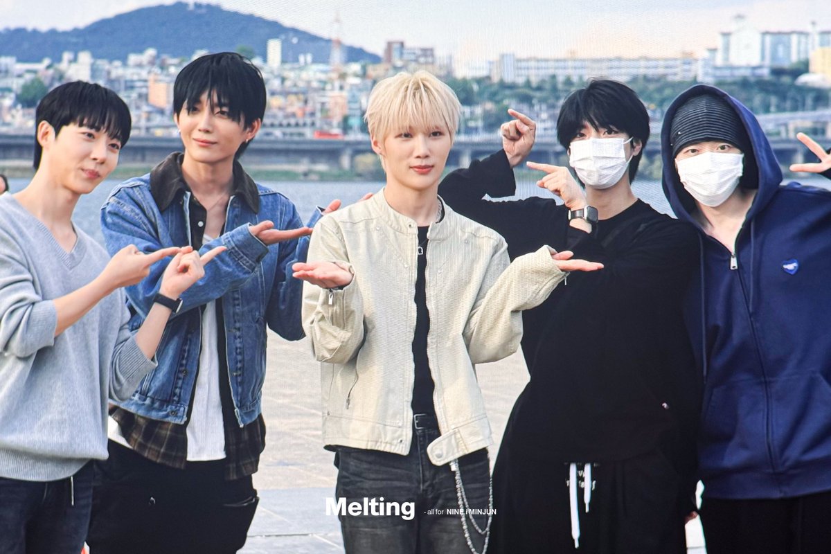 0226MINJUN's tweet photo. 261005 한강버스킹
민쭈니 첫 솔로 버스킹 잘 마무리했다!
나인아이 소중해🥲🤍
#AnotherBreath
#NINEi #나인아이 #ナインアイ
#MINJUN #민준 #ミンジュン
#마음을여는하나의열쇠 https://t.co/CAlRiX2U1k
