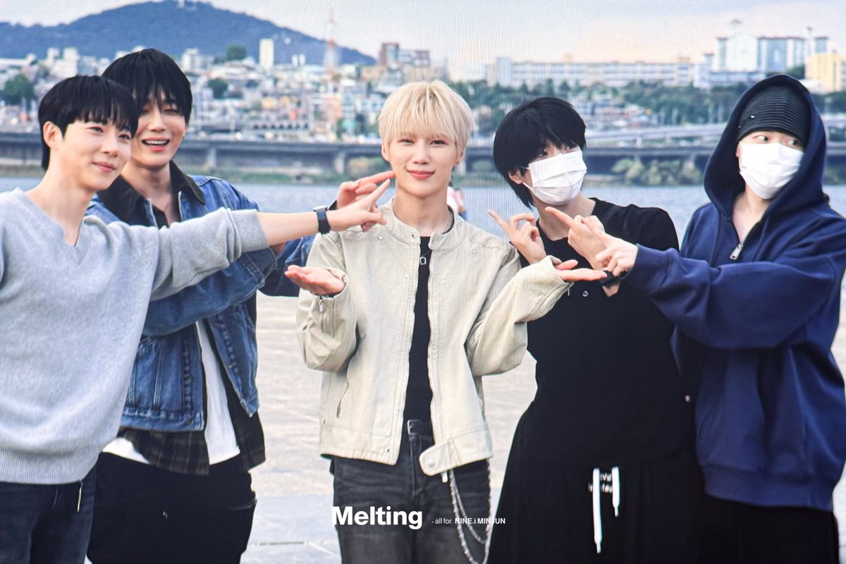0226MINJUN's tweet photo. 261005 한강버스킹
민쭈니 첫 솔로 버스킹 잘 마무리했다!
나인아이 소중해🥲🤍
#AnotherBreath
#NINEi #나인아이 #ナインアイ
#MINJUN #민준 #ミンジュン
#마음을여는하나의열쇠 https://t.co/CAlRiX2U1k