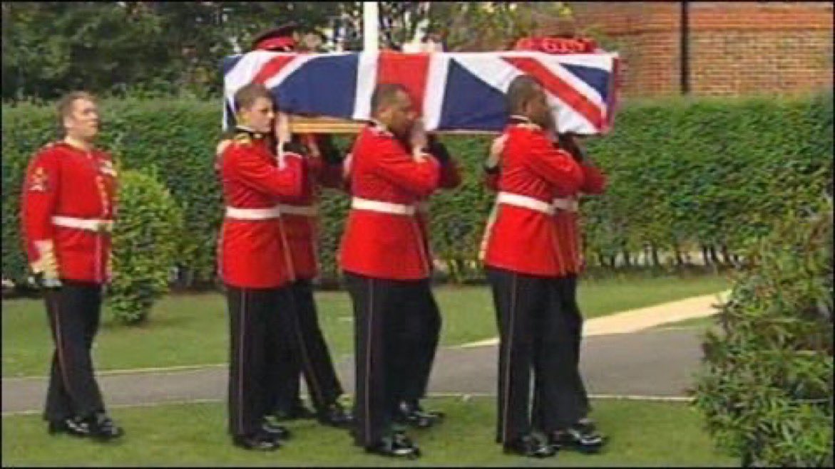 150G512XD's tweet photo. Jamie’s repatriation, funeral and final resting place 😢💔

Jamie was only 20 years old, heartbreaking 💔

We shall remember this brave young man who gave his all ❤️🇬🇧 https://t.co/AHuAzESWNT