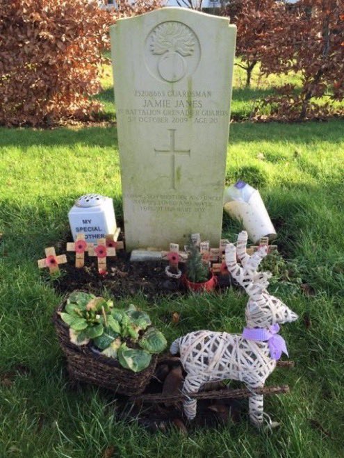 150G512XD's tweet photo. Jamie’s repatriation, funeral and final resting place 😢💔

Jamie was only 20 years old, heartbreaking 💔

We shall remember this brave young man who gave his all ❤️🇬🇧 https://t.co/AHuAzESWNT