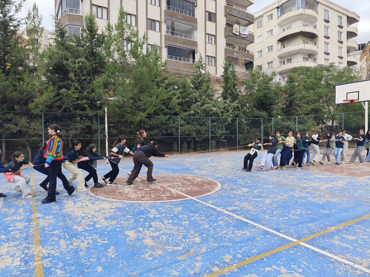 HasbiIHO's tweet photo. Fen Bilimleri dersi “Dengelenmiş ve Dengelenmemiş Kuvvetler” konusu “Maarifin Kalbinde Oyun”temasıyla birleştirilerek eğlenceli ve öğretici bir etkinlik gerçekleştirildi

Öğretmenimiz Selim Arslanhan ve öğrencilerimize tebrikler👏🏻🎉

@ali_eyyupkoca
@mehmeteminduya1
@fatihaydar47 https://t.co/L8Itd1GBLZ