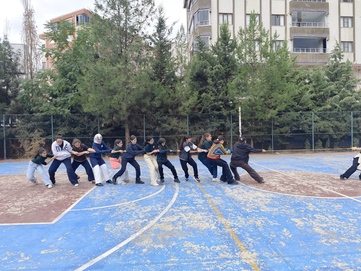 HasbiIHO's tweet photo. Fen Bilimleri dersi “Dengelenmiş ve Dengelenmemiş Kuvvetler” konusu “Maarifin Kalbinde Oyun”temasıyla birleştirilerek eğlenceli ve öğretici bir etkinlik gerçekleştirildi

Öğretmenimiz Selim Arslanhan ve öğrencilerimize tebrikler👏🏻🎉

@ali_eyyupkoca
@mehmeteminduya1
@fatihaydar47 https://t.co/L8Itd1GBLZ