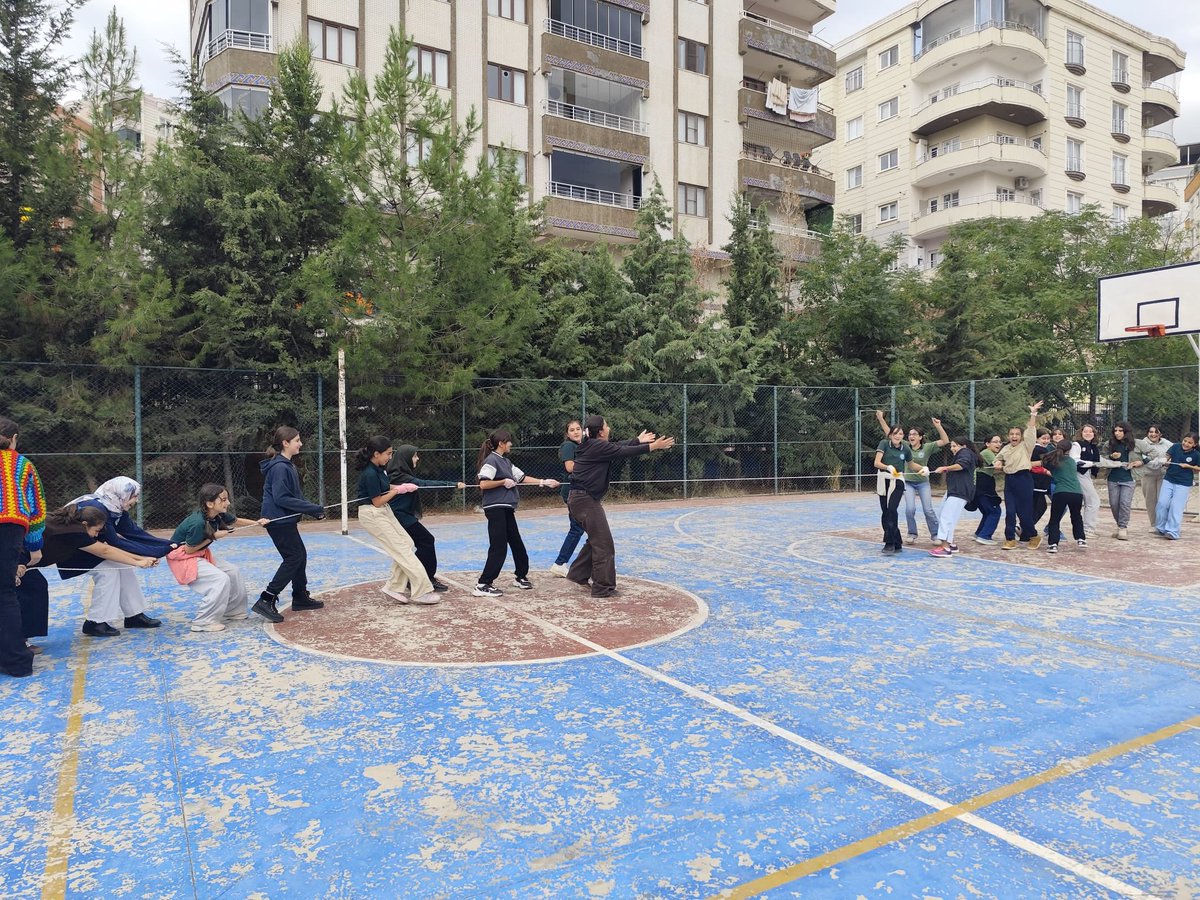 HasbiIHO's tweet photo. Fen Bilimleri dersi “Dengelenmiş ve Dengelenmemiş Kuvvetler” konusu “Maarifin Kalbinde Oyun”temasıyla birleştirilerek eğlenceli ve öğretici bir etkinlik gerçekleştirildi

Öğretmenimiz Selim Arslanhan ve öğrencilerimize tebrikler👏🏻🎉

@ali_eyyupkoca
@mehmeteminduya1
@fatihaydar47 https://t.co/L8Itd1GBLZ