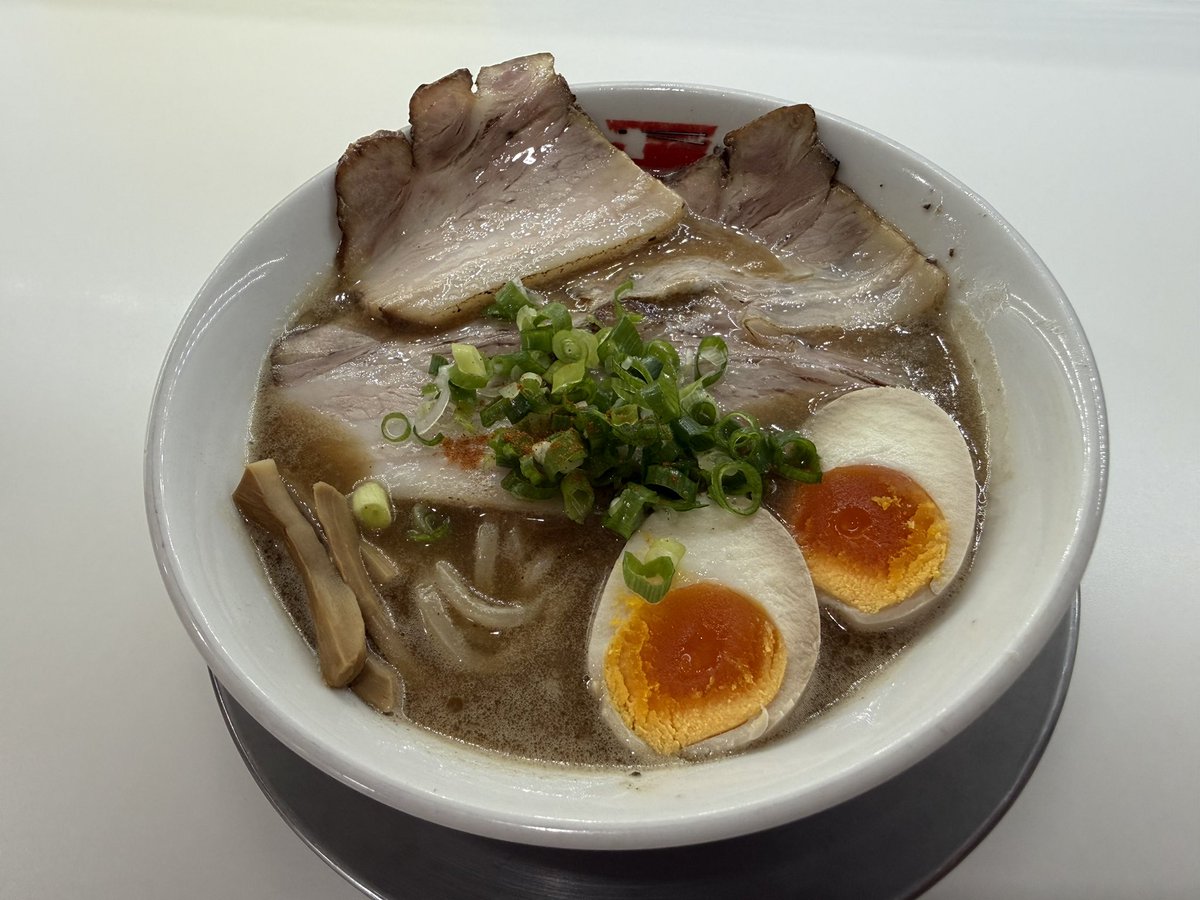 anahaimu55's tweet photo. ラーメン モリンさん

限定
「トリトン」
C ちょっといい感じに

久しぶりのトリトン
めっちゃうま〜‼️👍

とろとろチャーシューに
炊き立てご飯が最高にマッチ✨

人気なのも頷けます😃

ご馳走さまでした‼️ https://t.co/JRhgEM2IbS
