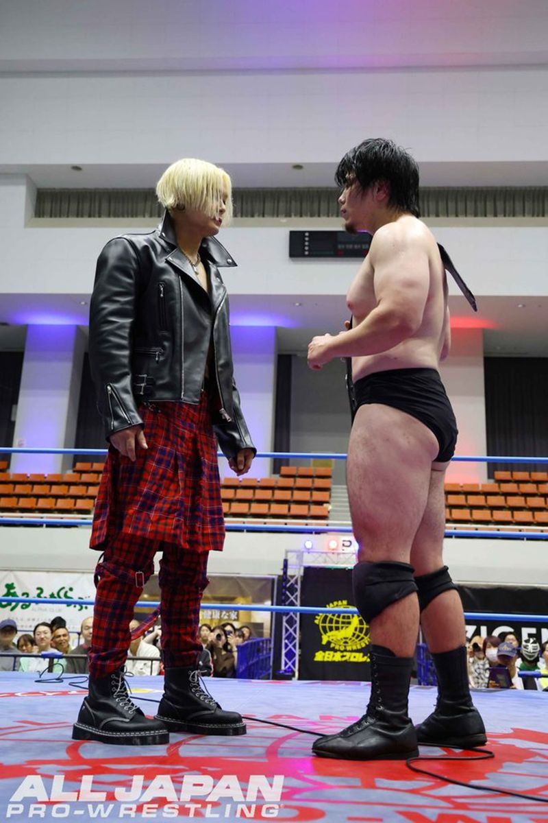 ProresuToday's tweet photo. 【全日本】王者・田村男児が意地の防衛！ジュニフェス覇者・吉岡世起をラストライドで沈めライジングHAYATOからの挑戦を受諾「盛り上げたい気持ちはHAYATO以上にオレもあるんだよ」 
https://t.co/06qDrkKsbB 
#ajpw https://t.co/7s86qTNmTY