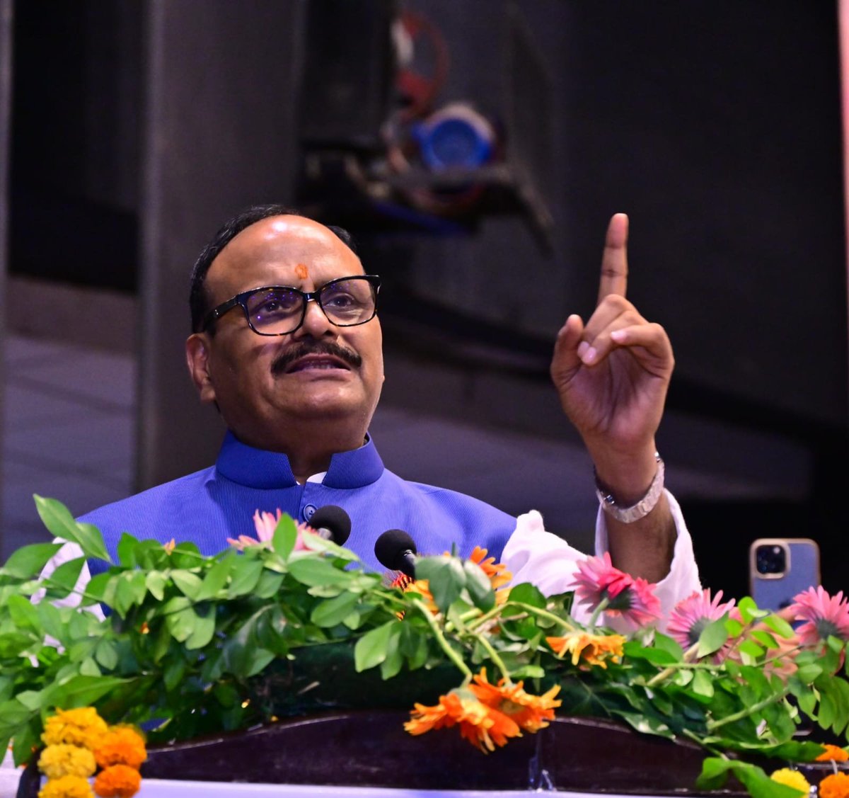 brajeshpathakup's tweet photo. आज लखनऊ में टीचर्स फेडरेशन ऑफ इंडिया के वार्षिक अधिवेशन समारोह को संबोधित करते हुए देश के विभिन्न प्रांतों से पधारे सम्मानित शिक्षकगणों को वार्षिक अधिवेशन की हार्दिक बधाई एवं शुभकामनाएं दीं।

शिक्षक केवल ज्ञान का संचार नहीं करते, बल्कि वे नई पीढ़ी के व्यक्तित्व, चरित्र और राष्ट्र निर्माण की आधारशिला तैयार करते हैं। शिक्षा के क्षेत्र में शिक्षकों की भूमिका सदैव सर्वोपरि रही है। 

राष्ट्र की प्रगति और सशक्त भविष्य के निर्माण में उनके योगदान को नमन करते हुए उनके सतत प्रयासों की सराहना की।

इस अवसर पर टीचर्स फेडरेशन ऑफ़ इंडिया के राष्ट्रीय अध्यक्ष डॉ० दिनेश चंद्र शर्मा जी, प्रांतीय महामंत्री, उत्तर प्रदेश माध्यमिक शिक्षक संघ श्री नरेंद्र कुमार वर्मा जी, श्री राम मूर्ति ठाकुर जी, श्री संजय सिंह जी, श्री गौहर अहमद भट्ट जी, श्री विपिन कुमार शर्मा जी, श्री राहुल जी, श्री शिव शंकर पांडे जी, श्री सोरेन भट्टाचार्य जी, श्री वेद प्रकाश मिश्रा जी, श्री मेघराज भाटी जी एवं अन्य गणमान्यजन उपस्थित रहे।

@BJP4India 
@BJP4UP