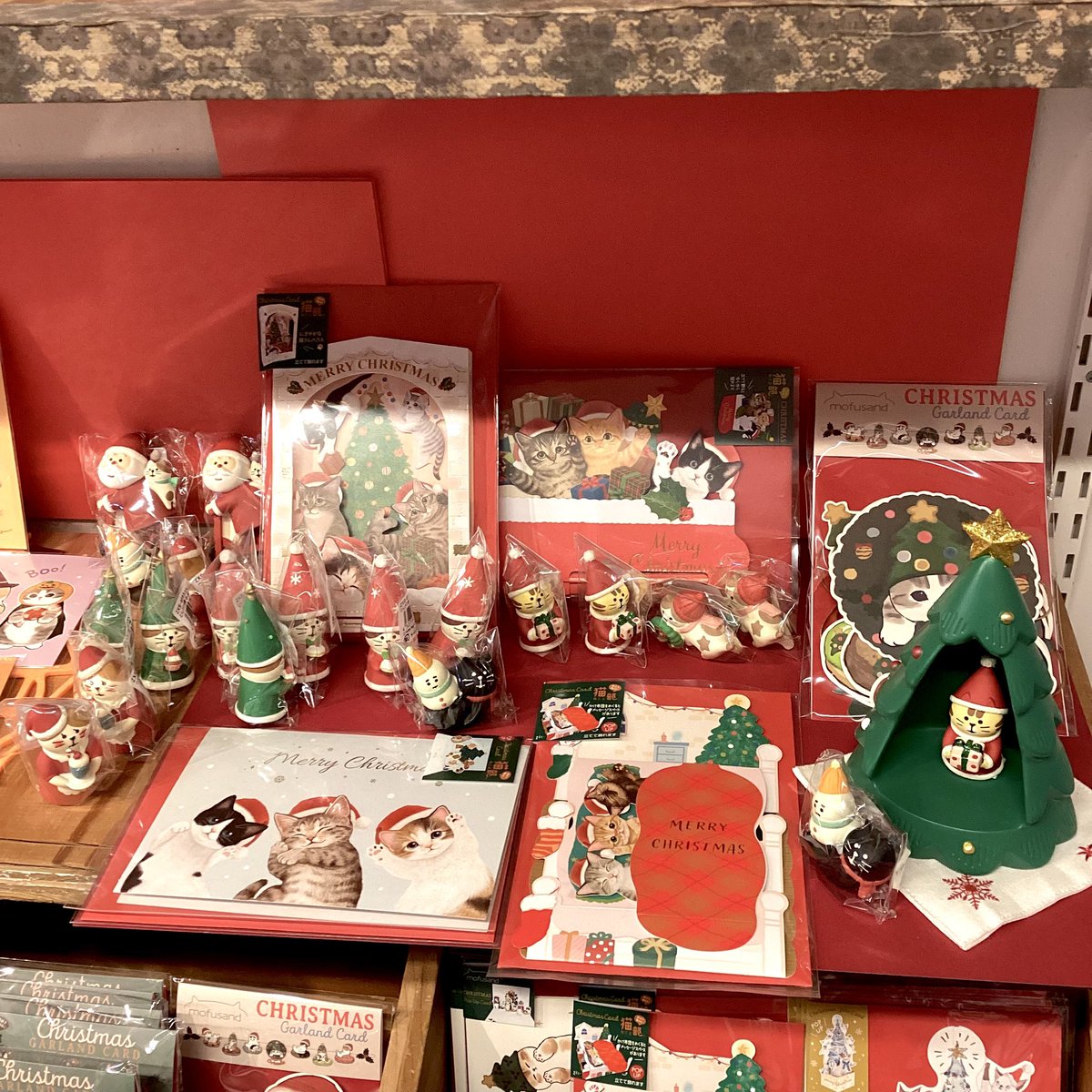 u_arts's tweet photo. 【入荷情報🎄】
ユーアーツには早くもクリスマスがやってきました🌟
クリスマスカードやガーランドが入荷です🎅
コンコンブルのクリスマスシリーズも入荷いたしました🐱
今年のクリスマスは猫ちゃんで彩ってみてはいかがでしょうか💘
#ユーアーツ #u_arts #クリスマス #コンコンブル #concombre https://t.co/WzIyigR7Dk