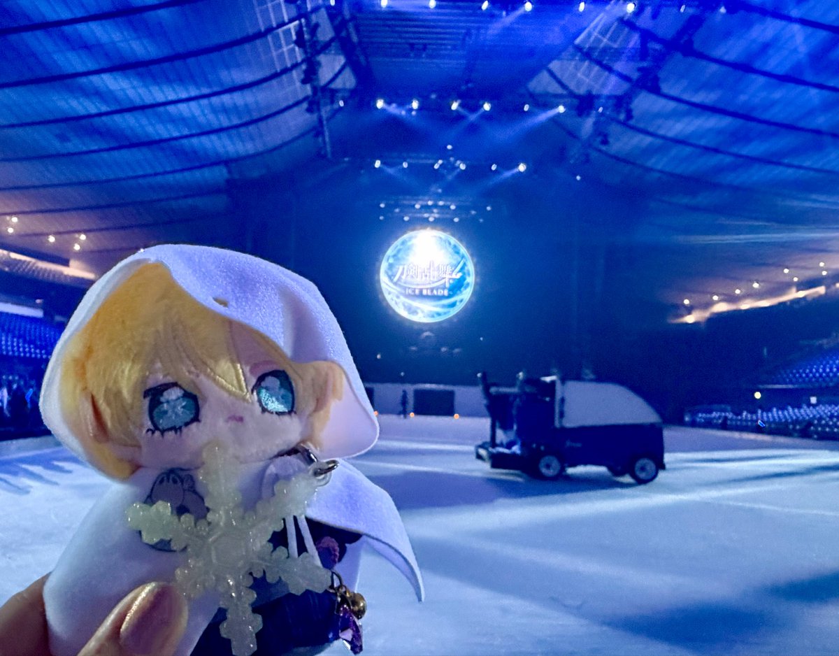 ChiMira1's tweet photo. 刀剣乱舞 - ICE BLADE -
1004🌃❄️
初アイスショーでマナー、応援の仕方、演者情報など開始前に🐱さんにご教示してもらい、感謝🙏
声優さんのアテレコに耳を傾けつつ、演者さんの姿に見惚れる
未だかつてない、こんのすけの足の長さに微笑み、伯仲良き関係に微笑む
盛り沢山過ぎてあっという間
#刀ブレ https://t.co/Z3wZnYrGiQ