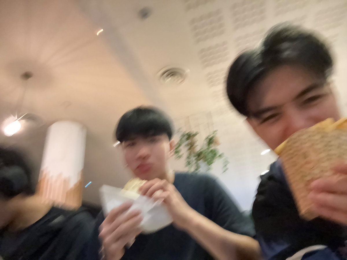 daoya_'s tweet photo. 💬 Nong Bai JaiJieJie 🫶🏻💚🍀

♡ #keenkeno #barcodetin #aliazhl_ #20aungpao  ☆#CLO_VER ★

🦞: (pic)
🦞: DaGe always missed so many important things kub
🧧: missed ❌
🧧: lucky ✅
🍀: not encountering disaster, is not us 
🦞: correct
🦞: I can’t continue sleeping
🦞: the dining hall is closed already
 🦞: wakkkk
🦞: hungry 
🦞: can’t sleep coz hungry

//poor N’Keen is soo hungry go and find good food na Keenoo😭😭🫳🏻🫳🏻🫳🏻