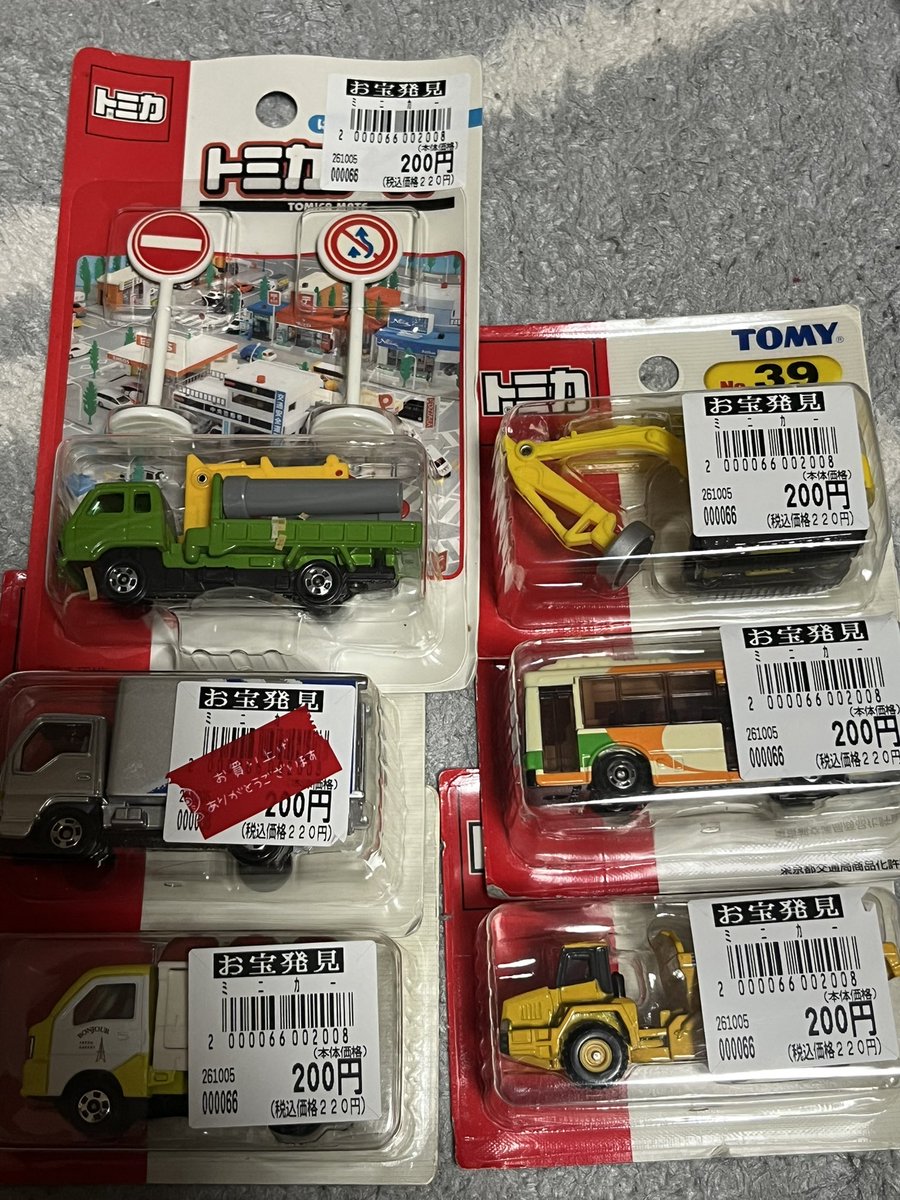 103car_sun's tweet photo. ブリスターだけど未開封200円。他も色々あったけど、持っていないものだけをチョイス。

クレーン車に土管も付いててこの価格は当たり🎯

＃トミカ https://t.co/pmZHiqZNRC