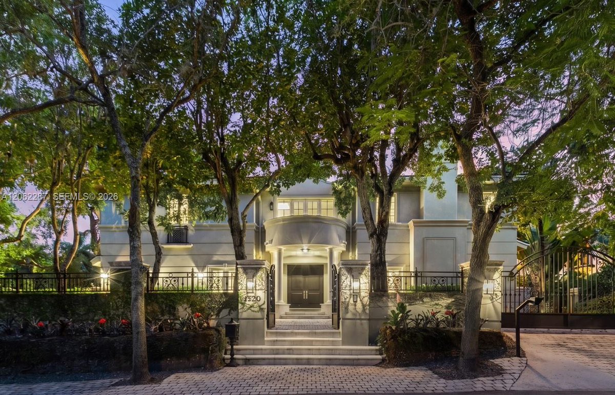 propgoluxury's tweet photo. FOR SALE - 3460 S Moorings Way dlvr.it/TVn5CC #MiamiRealEstate #LuxuryHomes #ForSale #CoconutGrove #PropertyInvestment https://t.co/4Qzp1oL9Hl