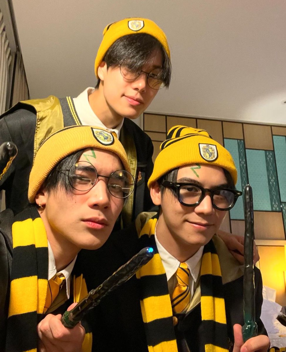 phuwinnhrt's tweet photo. “big 3 this big 3 that”

how about you meet MY big 3 https://t.co/uJBqF8gglJ