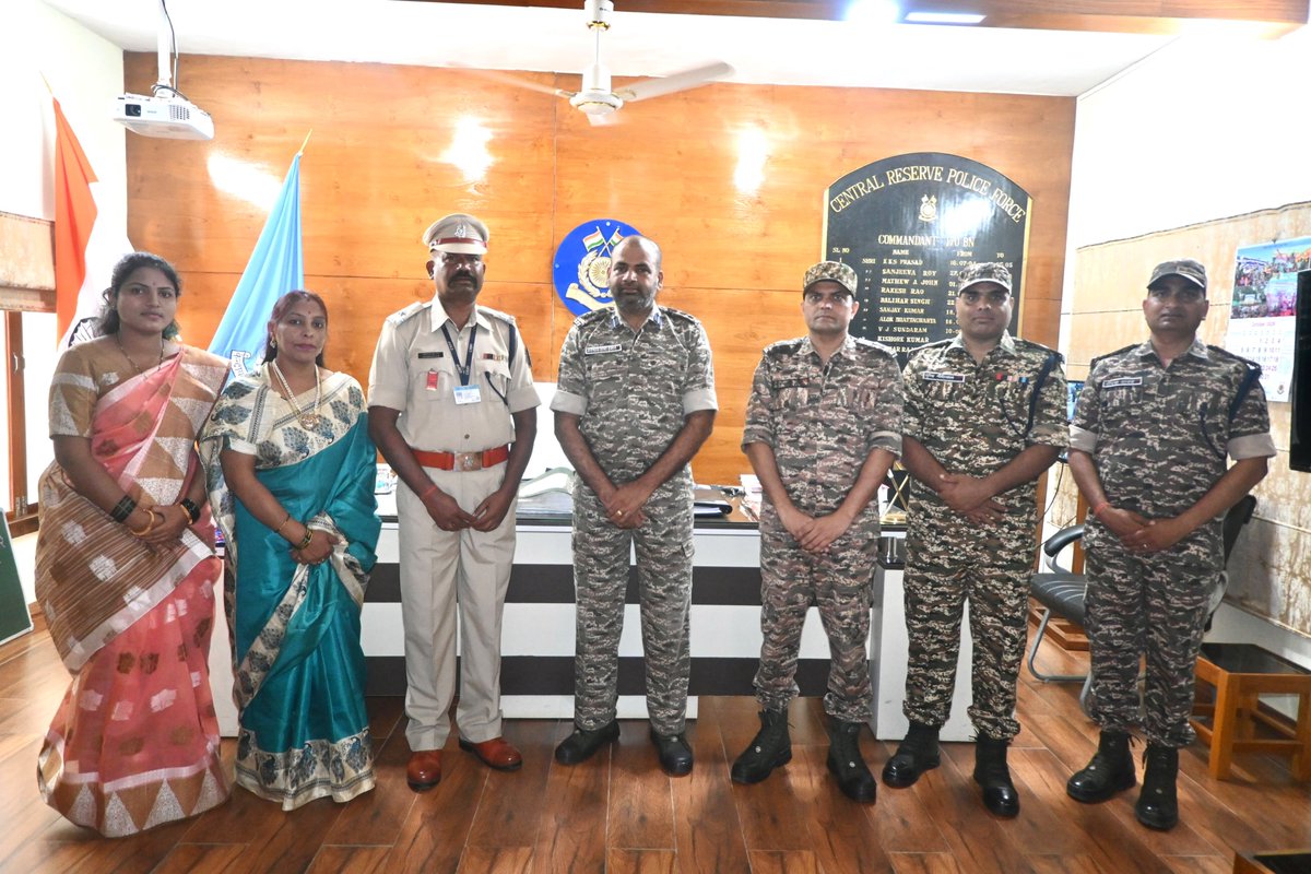 170BNCRPF's tweet photo. इस वाहिनी के हवलदार (जीडी) नागाराजपा आर एच का सहायक उप निरीक्षक (जीडी) के पद पर पदोन्नति के उपलक्ष्य में रैंक सेरेमनी का आयोजन किया गया। इस अवसर पर पदोन्नत कार्मिक के परिवारजनों द्वारा उनके कंधों पर रैंक लगाकर सेरेमनी संपन्न कराई गई। https://t.co/FKMfpRDetc