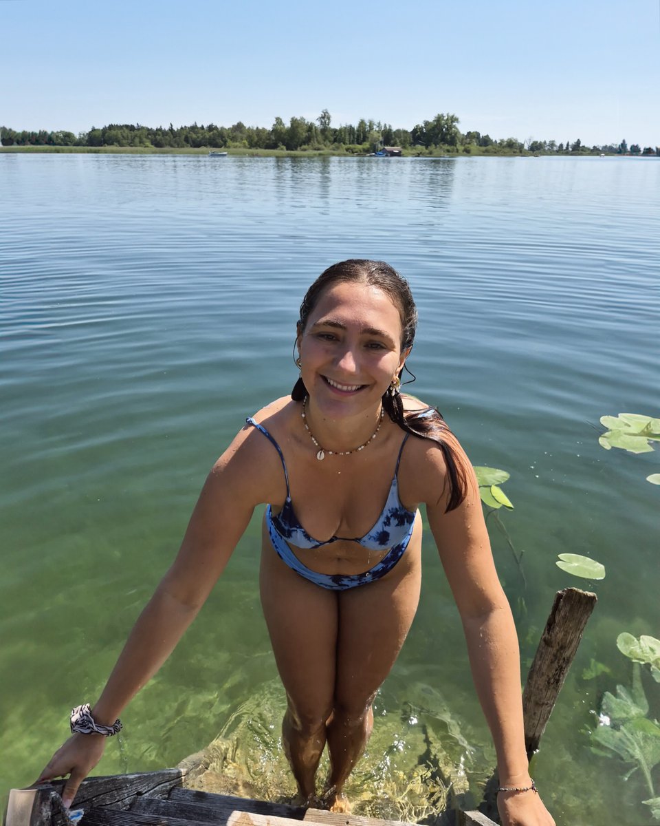 kvanakyz1's tweet photo. Life is good: im Bikini am See oder Schwimmteich. Endlich ist auch wieder Radfahren möglich – meinem Knie geht es besser. https://t.co/ieAUylMaD5