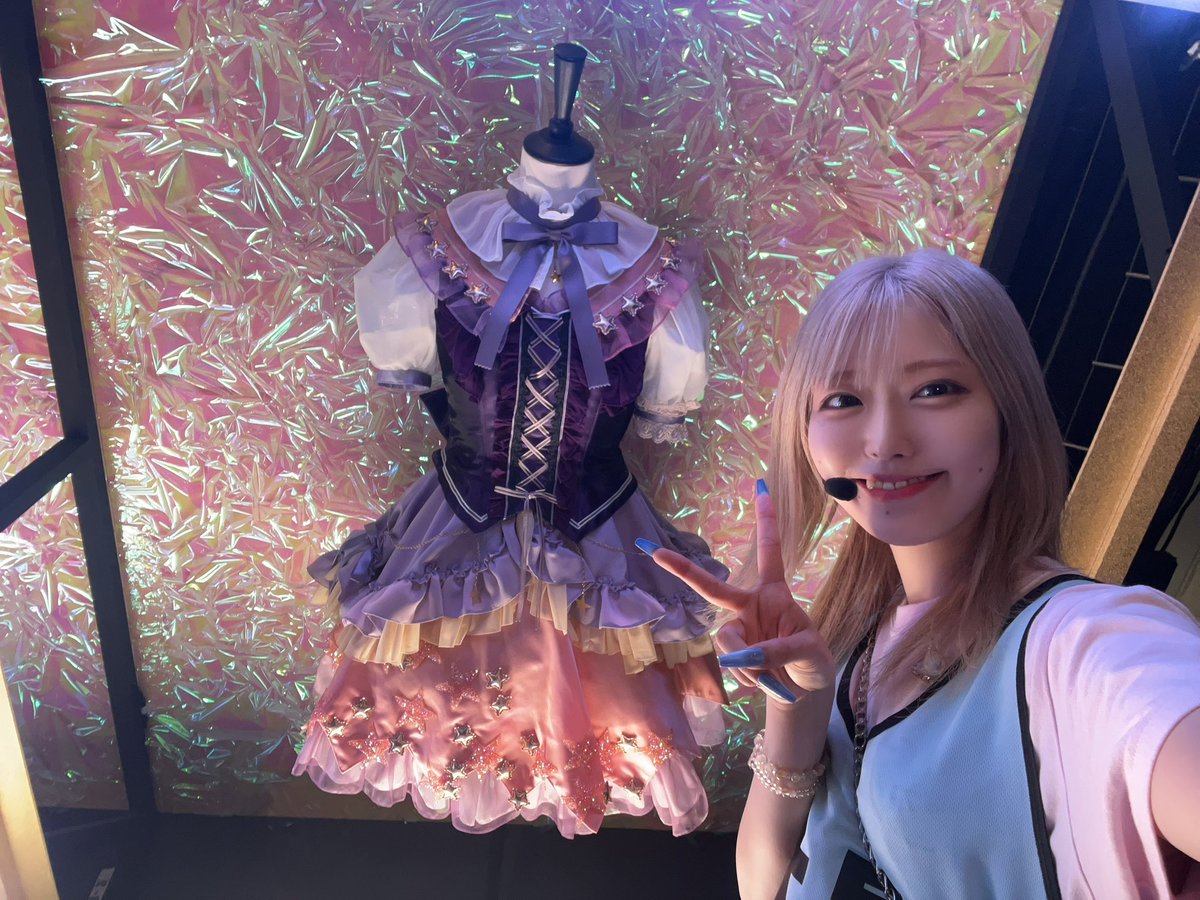 s_hitomi_'s tweet photo. わたしが選んだ1着はプラネテステラ💫
思い出も、デザインも全部まるっとだいすき…！
リハの合間でいっしょに写真撮ったよ☺️❤︎
みんなはどの衣装がすきですか？

そして、アーカイブは本日までです！！
18:00までの購入なのでお忘れなくー！、

#シャニマスソロライブMSP
#櫻木真乃 https://t.co/Wl3Q6D6EC6