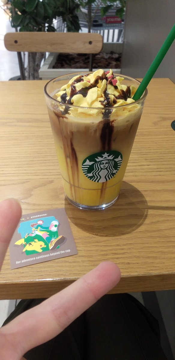 frequentcat's tweet photo. フラペチーノみたいなの想像してたけど、コーヒーを甘くした感じ？

コーヒー単体は苦手すぎて飲めない私でも飲めます！　ほどよく甘くて美味しかったー
ミュウ連れてくればよかった！(泣)
#ピカチュウハニークリームラテ https://t.co/ZtvchVqIaK