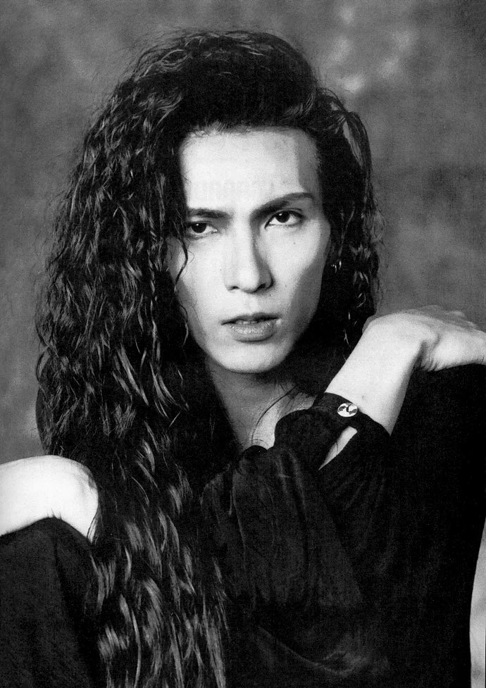 vkeitwink's tweet photo. I need bandmen to start perming their hair again!!! Bring back the big curls !!! https://t.co/FkYqhg12IJ