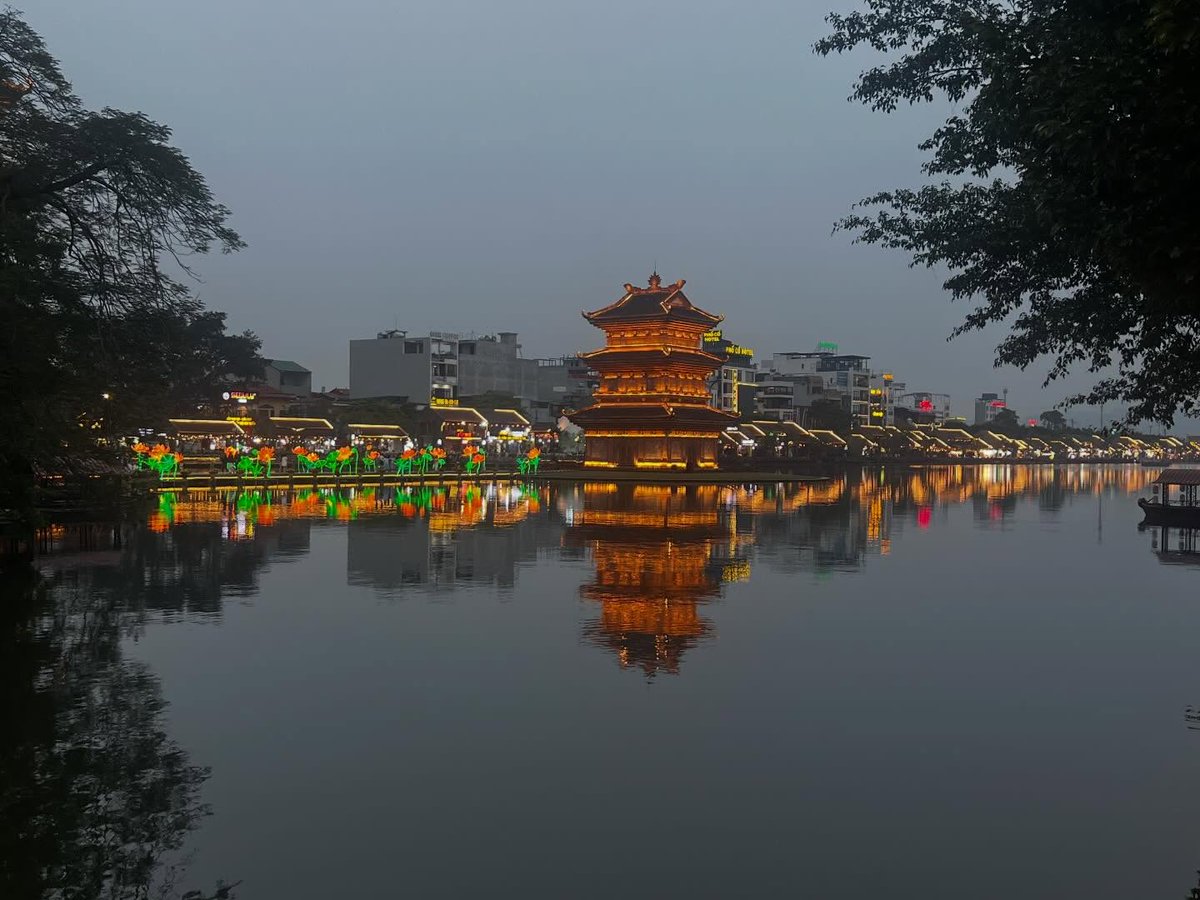 LloretYaiza's tweet photo. Golden Hour in Hoa Lu Old Town https://t.co/fpezrG9SgL