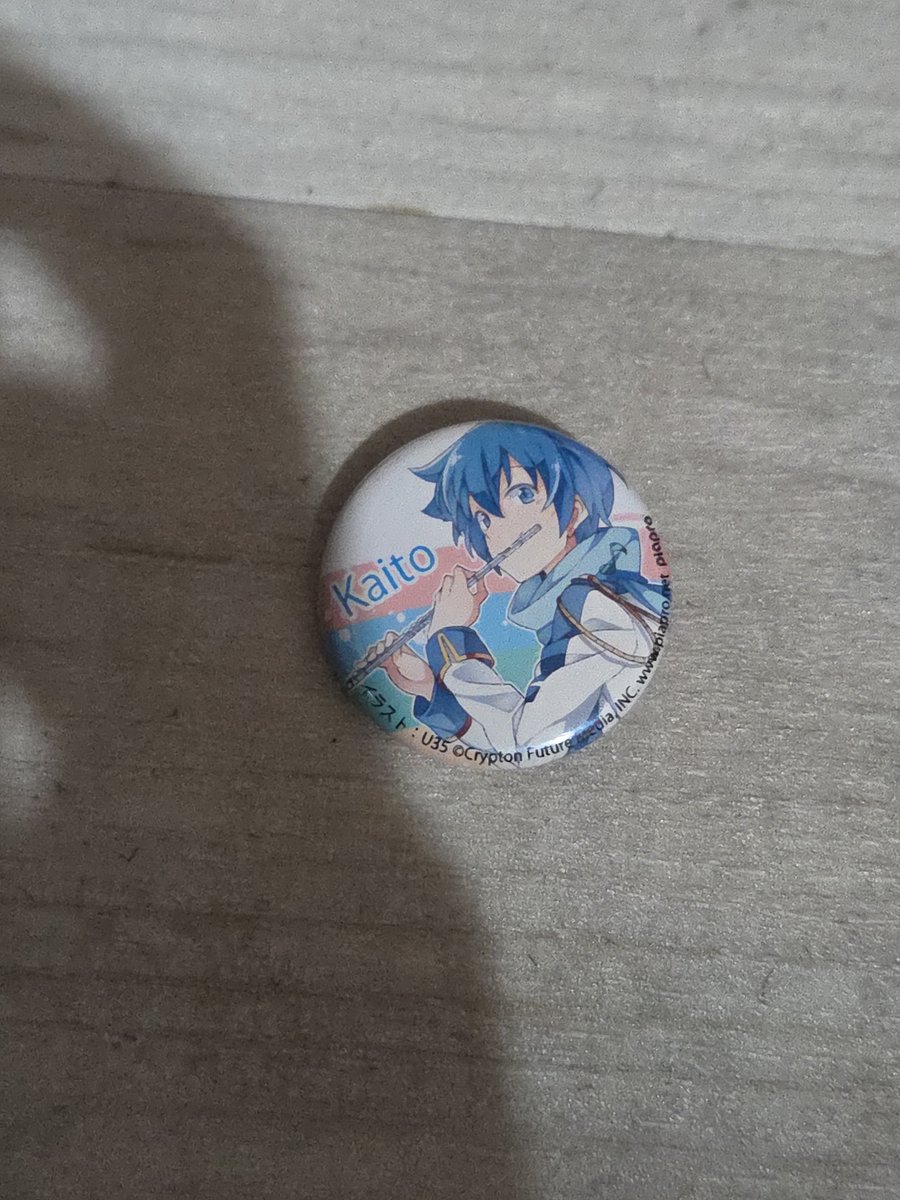 IAnet55_'s tweet photo. @EEE_KUROME 売ってましたよー
というかこれが購入したものの現物です
正規品かコピー品かは定かでないですが……w
ダラムかサンダーランドか、とにかく北部のその辺で購入しました
中古品とか売ってた感じでしたね、古市とかブックオフみたいな立ち位置かも https://t.co/yl2tXtGY9T