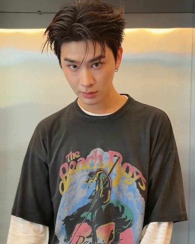 kh1ovele's tweet photo. สายตงสายตาอะ 😎

#THAIchayanon
#RepresentTHxTHAI https://t.co/6BAdpkz1W7
