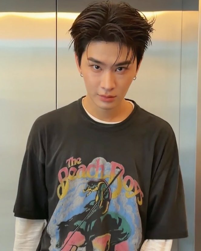 kh1ovele's tweet photo. สายตงสายตาอะ 😎

#THAIchayanon
#RepresentTHxTHAI https://t.co/6BAdpkz1W7
