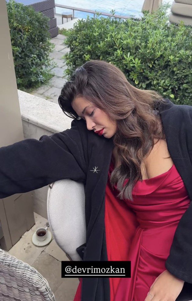 Hanife287's tweet photo. her sabah uyandığında Deniz Can’ın manzarası 😍🫠🫠
#DevrimÖzkan 
#Yeraltı https://t.co/TfNeWiMrbG