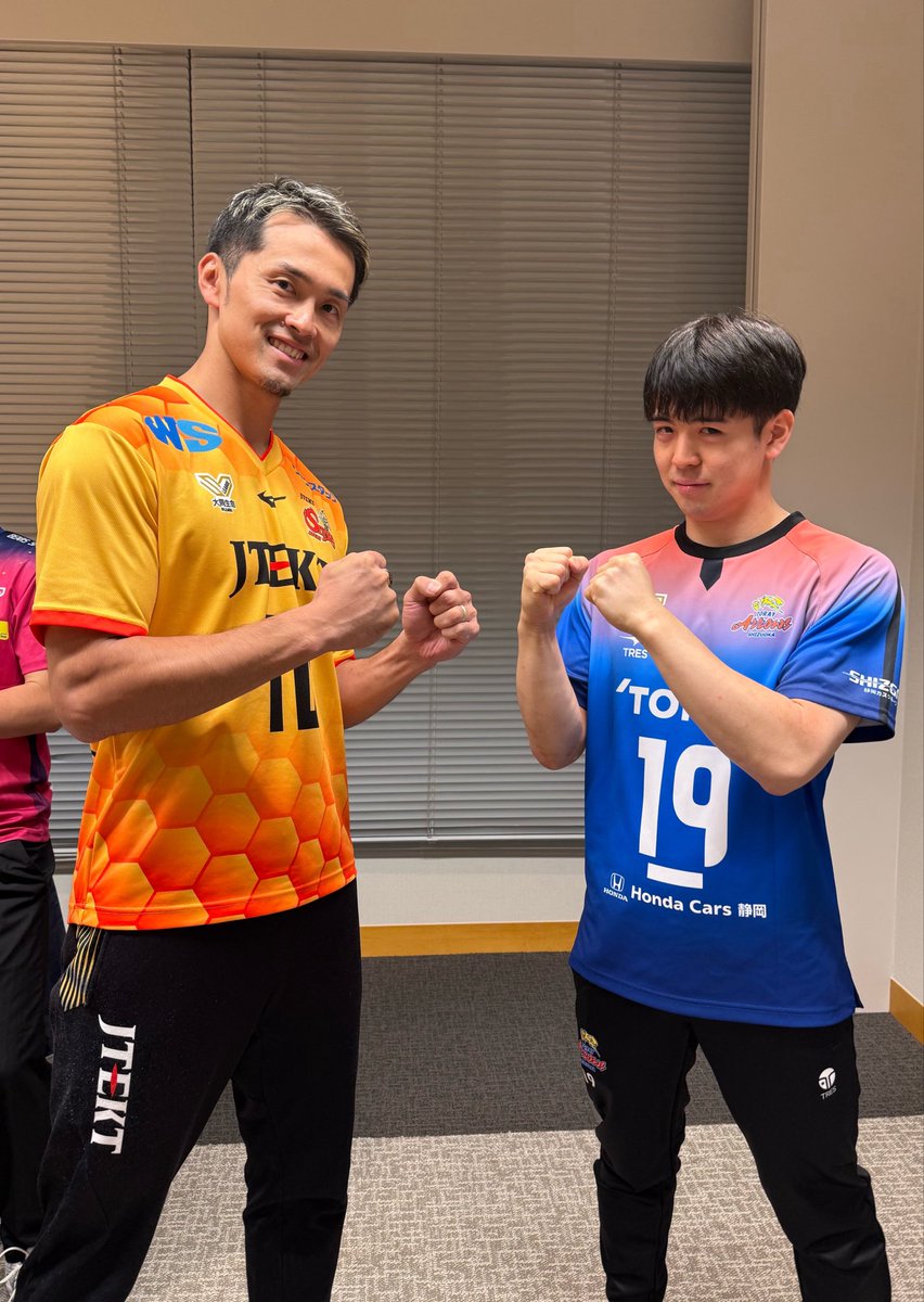 TORAY_ArrowsMEN's tweet photo. ＼ 𝟐𝟎𝟐𝟔-𝟐𝟕 大同生命𝐒𝐕.𝐋𝐄𝐀𝐆𝐔𝐄 ／

🏹 いよいよ開幕！

#東レアローズ静岡 の開幕戦は、
10月24日(土)・25日(日)
#ジェイテクトSTINGS愛知 と対戦🐝🏹

そして、ホーム開幕戦は──

🔥 10月31日(土)・11月1日(日)
📍このはなアリーナ
🆚 #信州松本トライデンツ 🔱🏹

2026-27シーズン、ともに戦いましょう🔥

#覆せ。