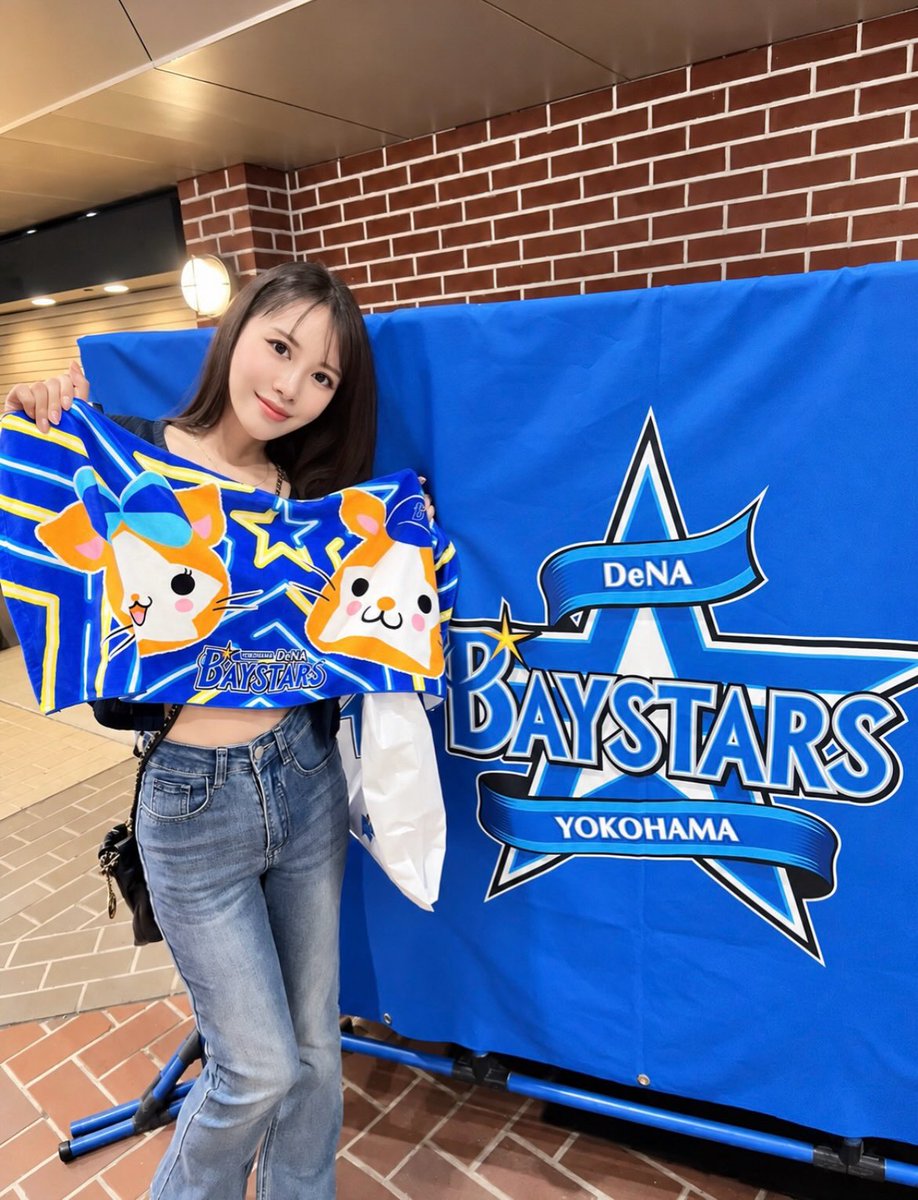 XGUELER's tweet photo. 初ハマスタ。横浜DeNA対巨人戦で、満塁ホームランと坂本選手の安打記録の瞬間を見られて大満足。やっぱり野球観戦は楽しい。横浜のラッキーセブンは短くてびっくり。 https://t.co/N2dSVDr08j