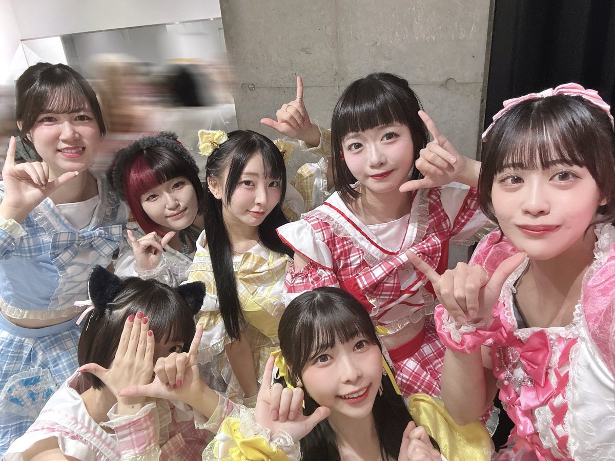lumino_airi's tweet photo. 昨日のOFFFで、first crushの皆さんとお写真撮らせていただきました🫶💖

みなさん美声でライブとっても楽しくて、お話しまでできて嬉しかったです😭
またご一緒させていただいた際には、よろしくお願いします！
お忙しいところ、ありがとうございました🙏✨

#firstcrush #ファーストクラッシュ ｻﾝ https://t.co/9Sqht2VvNQ