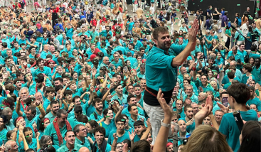 concurscastells's tweet photo. 🏆 Els Castellers de Vilafranca s’enduen el triomf en un XXX Concurs de Castells memorable i mol competit.

👏 La Colla Vella va carregar el 3d9sf, el castell més difícil, i va quedar en segon lloc; i la Colla Jove Xiquets de Tarragona, amb el primer 4d10fm carregat de la seva història, va acabar tercera.

📲 Llegiu la notícia sencera 👉 https://t.co/NDJVG1gOBa

#ConcursTGN2026 #ConcursDeCastells #castells