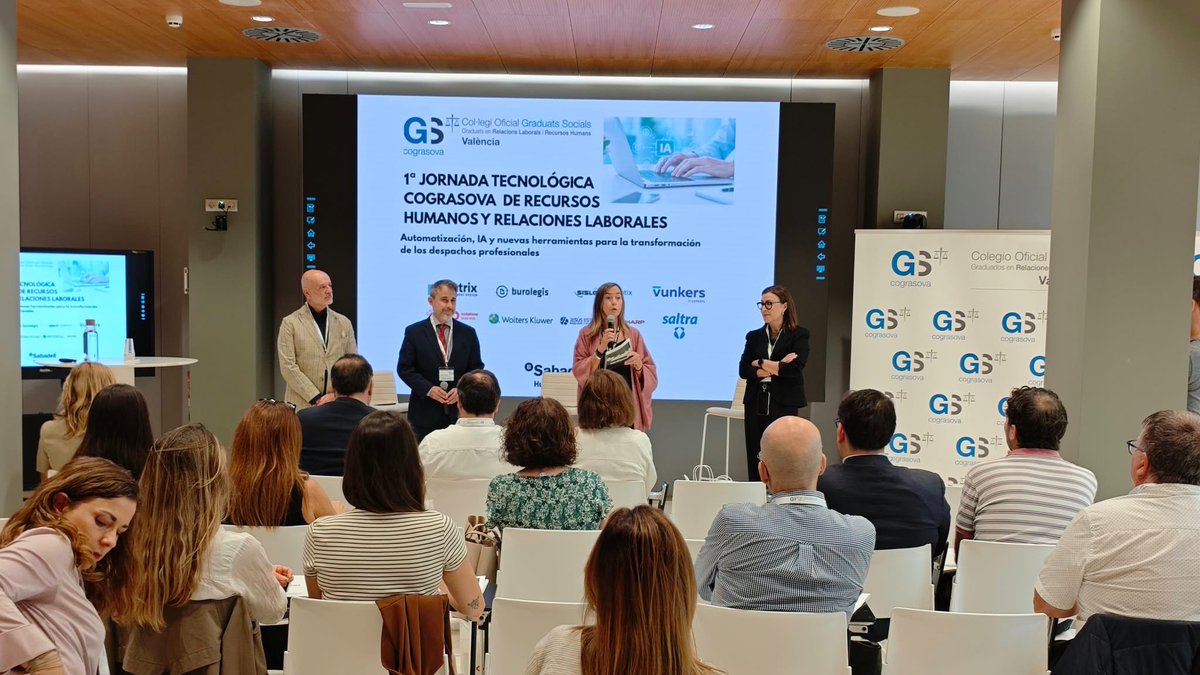 cograsova_es's tweet photo. 📢 Hoy celebramos la 1ª Jornada Tecnológica de #RRHH y #RRLL en el Hub Empresas de @BancoSabadell.

🗣️ Inauguran: Silvia López, directora #SabadellHubEmpresa; Vicente Vercher, Eva Femenia y Jose Checa, decano, secretaria general y vocal de COGRASOVA. https://t.co/GxiOTbyrKP