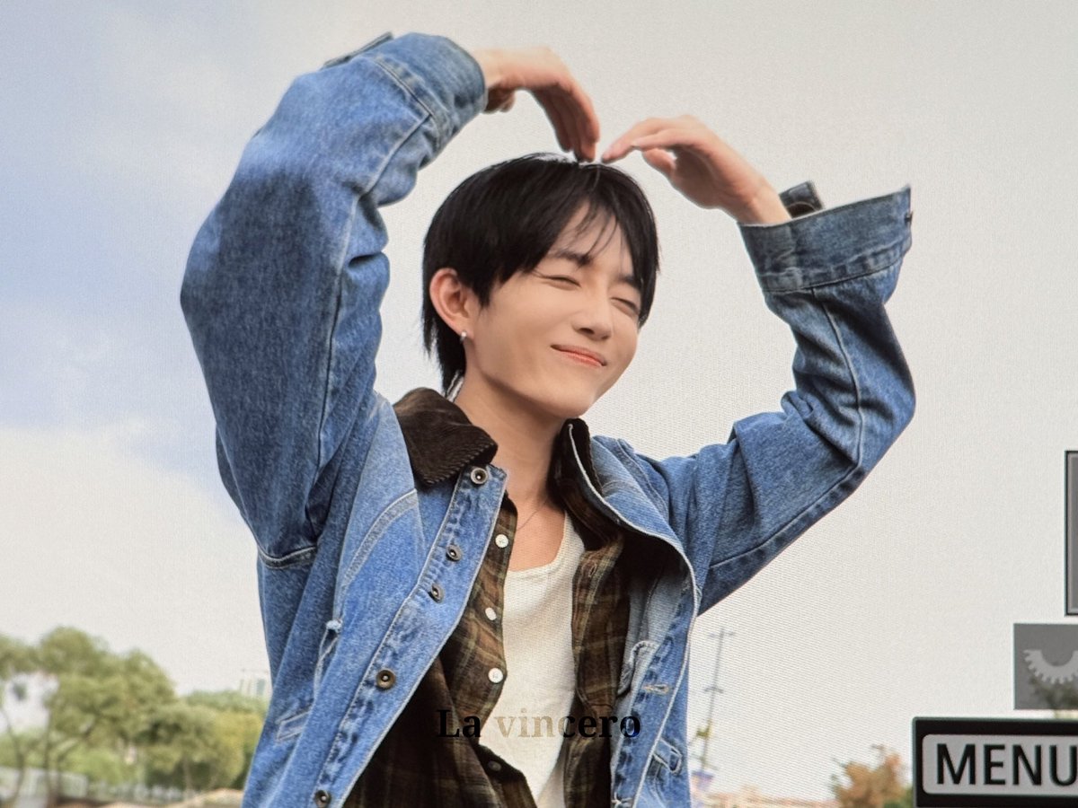 LAVIN_cero's tweet photo. 261005 pre   

#LAVIN #래빈 @LAVIN_SOUNDS https://t.co/OZrly0Eb8B