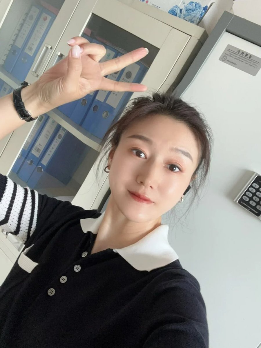 thisisjulissa's tweet photo. 第一次玩外网 有中国人吗？
90后已婚体制内，白天规规矩矩坐办公室，
一到晚上就变成停不下来的性瘾小妖精…… https://t.co/OwhDPQAEGk
