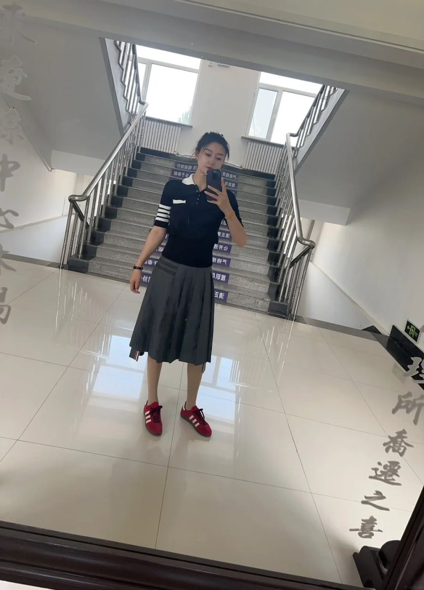 thisisjulissa's tweet photo. 第一次玩外网 有中国人吗？
90后已婚体制内，白天规规矩矩坐办公室，
一到晚上就变成停不下来的性瘾小妖精…… https://t.co/OwhDPQAEGk