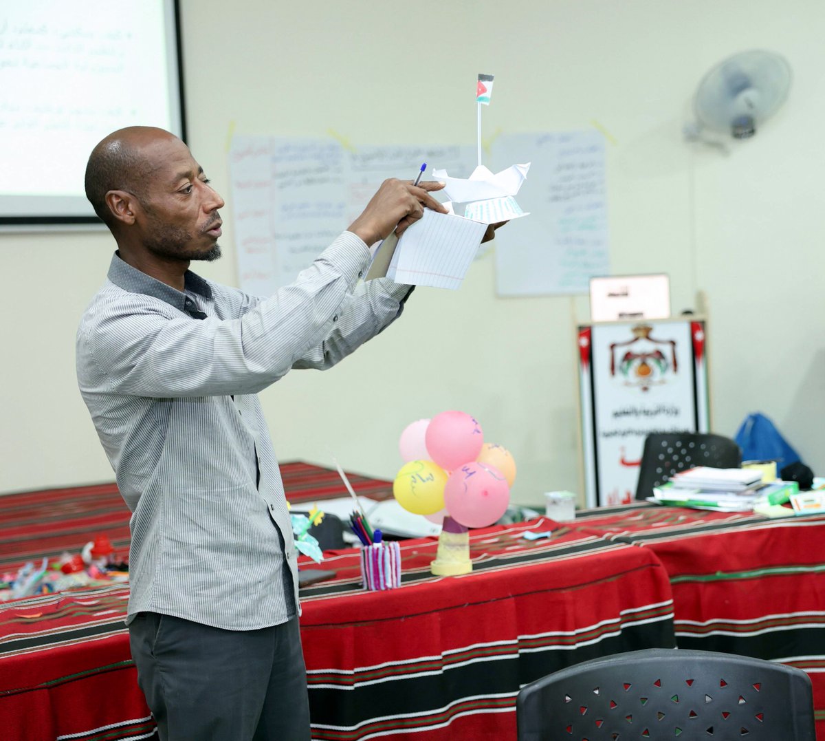 CanEmbJordan's tweet photo. Every great future starts with a great teacher.
Happy #WorldTeachersDayto the educators across Jordan who inspire, motivate, and empower students every day. @CanadaDev  is proud to support quality education with @edugovjo , @QRTAJO , @UNESCOJordan  &amp; @giz_gmbh https://t.co/sTiSJvbDUA