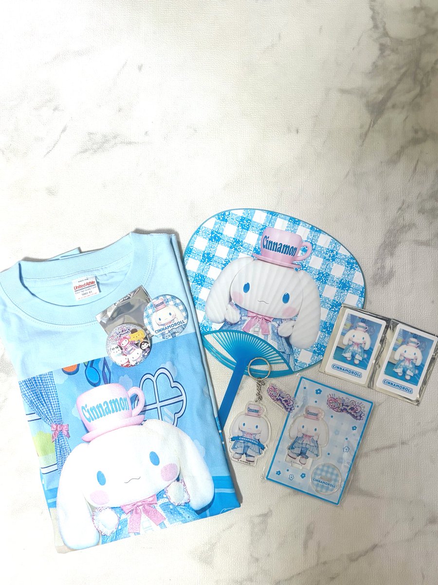 aya_cina's tweet photo. 缶バッジはクロミちゃんと交換してもらったけどカードは自分でシナモンをお迎えできた🤍 https://t.co/cm315UAKE9