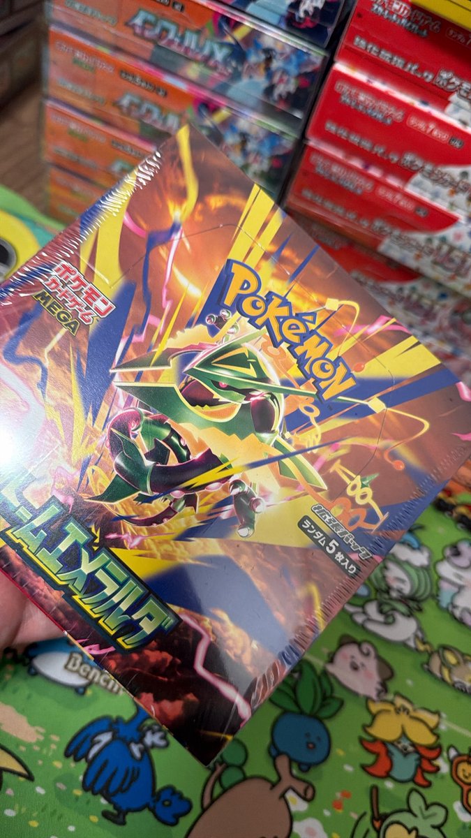 hgt__pokeka's tweet photo. 10分限定ゲリラプレゼント🎁🎁🎁

リポストとフォローだけお願いします🙇‍♂️

『  ストームエメラルダ未開封BOX  』

サクッと♪
10分後あたるってぃー(動画付き)抽選します📸 https://t.co/lz49y7ArdR