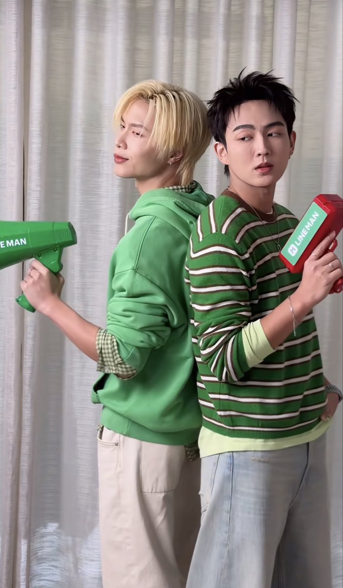 mat_minn's tweet photo. สีเขียวเฉดที่น่ารัก 💚

#HEARTchuthiwat #JUNGT 
#LINEMANถูกสุดทุกวันwithBUS https://t.co/wkAxXBg1fS