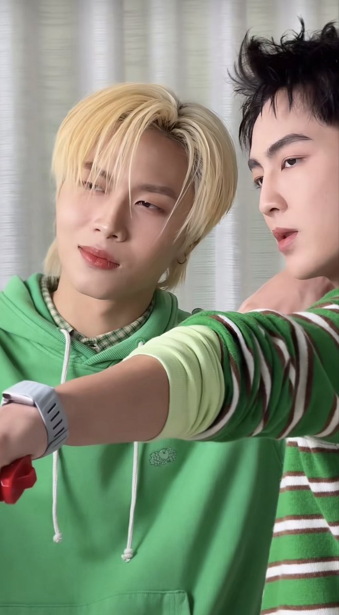 mat_minn's tweet photo. สีเขียวเฉดที่น่ารัก 💚

#HEARTchuthiwat #JUNGT 
#LINEMANถูกสุดทุกวันwithBUS https://t.co/wkAxXBg1fS