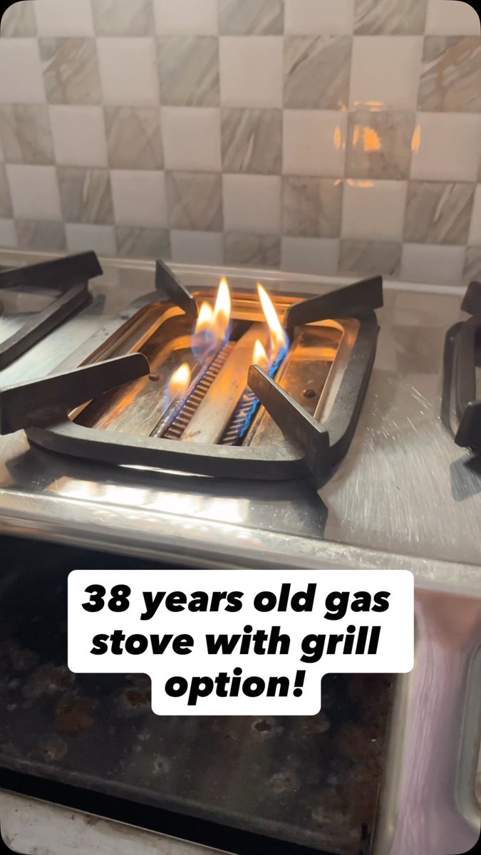 jorgevelazco7's tweet photo. Back then, getting a new gas connection meant you had to buy a stove too. https://t.co/aSQT4pvClI