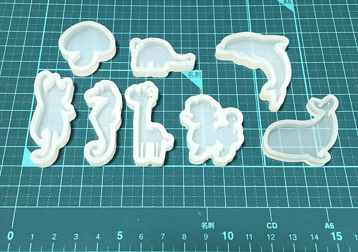 koto_handworks's tweet photo. 今出品している未使用のレジンモールド類は、
私が使おうと思い購入して使い切れなくなった物です。
天然石とは違い在庫整理なので、おまとめして新品・未使用で600円で販売しております😊

レジン初心者の方や、色んな型を練習したい方にもおすすめです🙇‍♀️ https://t.co/eosINhXfdC