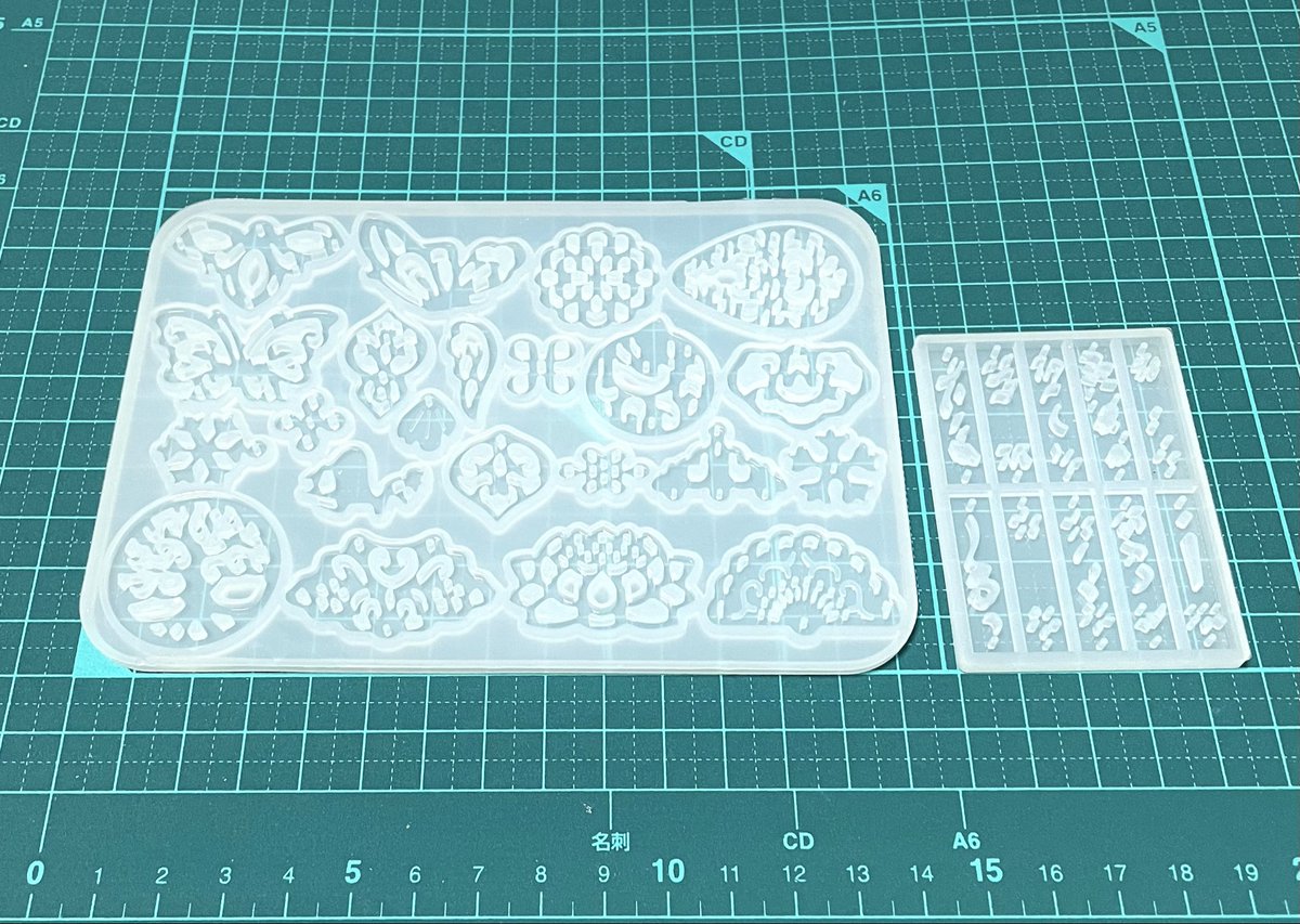 koto_handworks's tweet photo. 今出品している未使用のレジンモールド類は、
私が使おうと思い購入して使い切れなくなった物です。
天然石とは違い在庫整理なので、おまとめして新品・未使用で600円で販売しております😊

レジン初心者の方や、色んな型を練習したい方にもおすすめです🙇‍♀️ https://t.co/eosINhXfdC